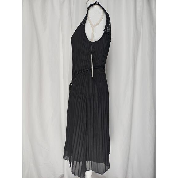 AMANDA LANE BLACK LACE PLEATED DRESS - SIZE 12, ELEGANT & SOPHISTICATED - Picture 3 of 10